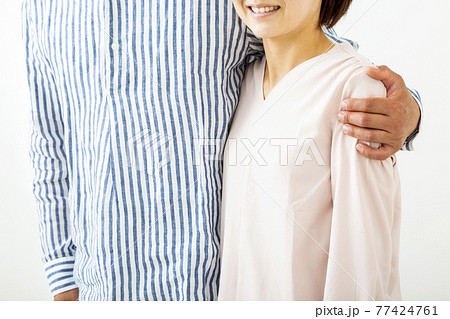 ミドル夫婦　カップル 77424761
