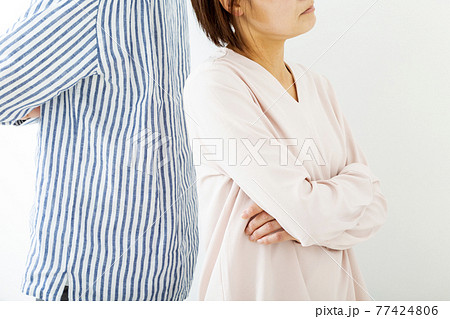 ミドル夫婦　カップル　喧嘩 77424806