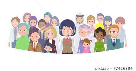 大勢の前に立つインカムをつけたビジネス女性のセット 77426384