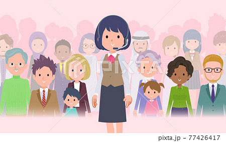 大勢の前に立つインカムをつけたビジネス女性のセット 77426417