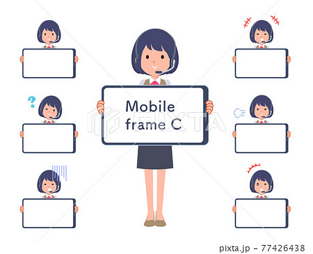 スマートフォンの画面とインカムをつけたビジネス女性のセット スマートフォンの画面とインカムをつけたビジネス女性のセット 77426438