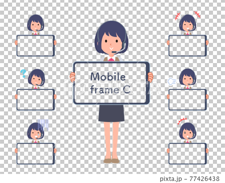 スマートフォンの画面とインカムをつけたビジネス女性のセット スマートフォンの画面とインカムをつけたビジネス女性のセット 77426438