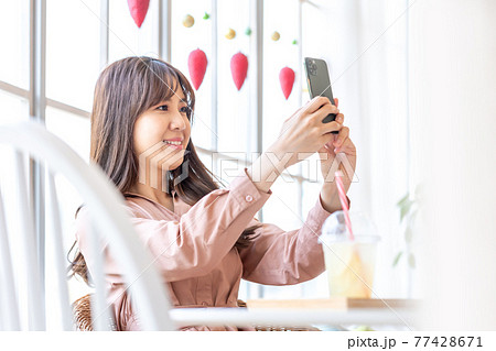コーヒー 女性 女 77428671