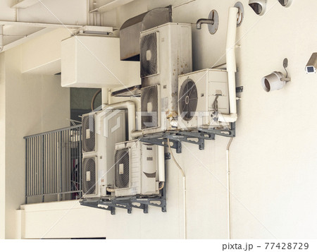 エアコンの室外機 エアコンの室外機 77428729