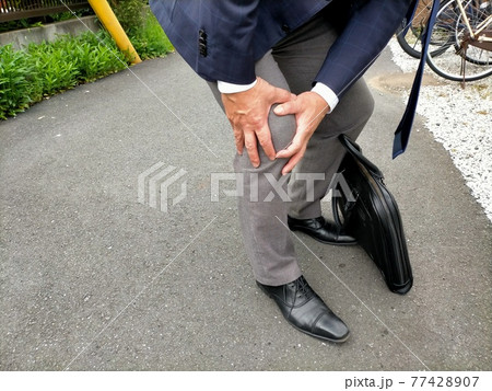 膝の痛み 77428907