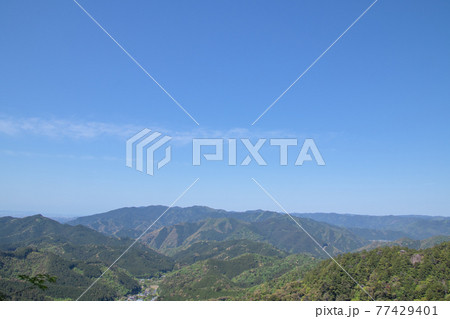 鳳来寺山から見下ろす奥三河の山と空 鳳来寺山から見下ろす奥三河の山と空 77429401