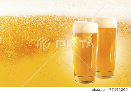 ビールの泡の背景に並べたグラスビール 77432066