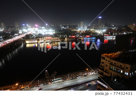 エジプトのカイロの夜景とナイル川(Egypt) エジプトのカイロの夜景とナイル川(Egypt) 77432431