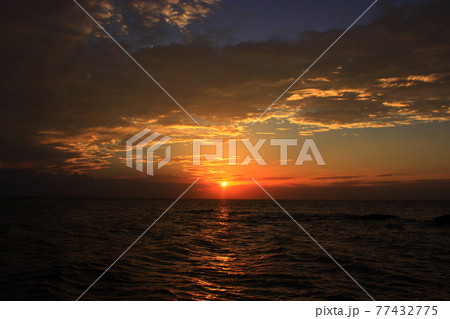 愛知 小野浦海水浴場の夕景 愛知 小野浦海水浴場の夕景 77432775
