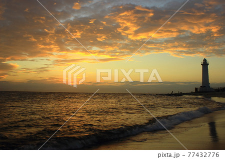 愛知 小野浦海水浴場の夕景と灯台 愛知 小野浦海水浴場の夕景と灯台 77432776