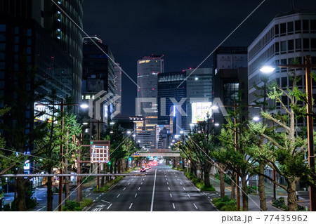 愛知県名古屋市 桜通りと名古屋市の高層ビル群 夜景 77435962