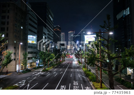 愛知県名古屋市 桜通りと名古屋市の高層ビル群 夜景 77435963
