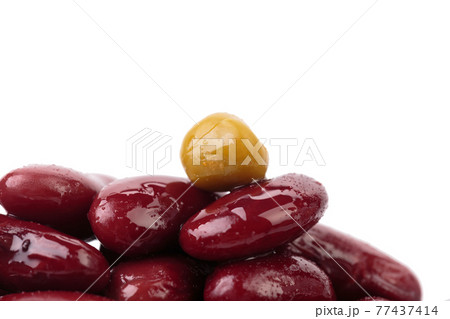 Green pea and a heap of red beans. Green pea and a heap of red beans. 77437414