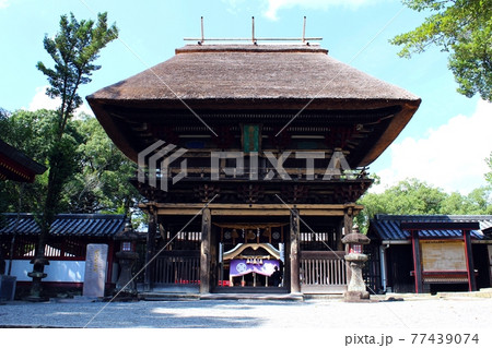 青井阿蘇神社の楼門 77439074