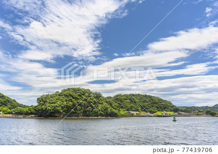 [神奈川・横須賀] 自衛艦隊司令部と米海軍第7艦隊基地を隔てている横須賀海軍施設にある吾妻島。 77439706