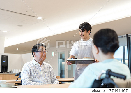 介護施設の食堂　撮影協力「LINK FOREST」 77441467