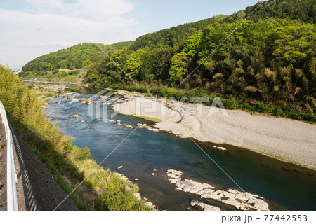 奈良県の吉野川 77442553
