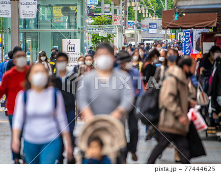 日本の東京都市景観 3度目の宣言下。百貨店などが休業しても、人流の抑制からは遠い…=5月8日、上野 日本の東京都市景観 3度目の宣言下。百貨店などが休業しても、人流の抑制からは遠い…=5月8日、上野 77444625