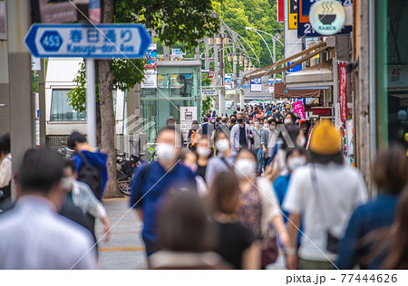 日本の東京都市景観 3度目の宣言下。百貨店などが休業しても、人流の抑制からは遠い…=5月8日、上野 日本の東京都市景観 3度目の宣言下。百貨店などが休業しても、人流の抑制からは遠い…=5月8日、上野 77444626