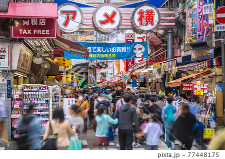 日本の東京都市景観　3度目の宣言下。アメ横には、多くの人出…＝5月8日 77448175
