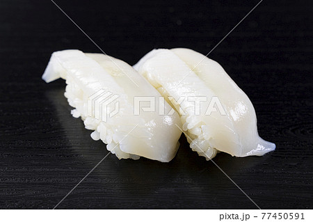 美味しい赤いか握り鮨 77450591