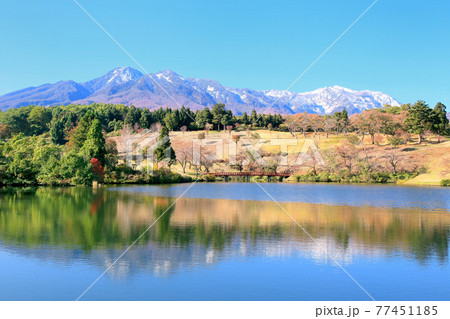 松ヶ峯の紅葉と妙高山 松ヶ峯の紅葉と妙高山 77451185