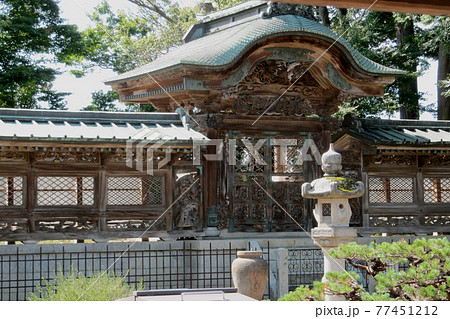 彫刻された唐門と塀(親鸞聖人御本廟)/浄興寺(新潟県上越市) 彫刻された唐門と塀(親鸞聖人御本廟)/浄興寺(新潟県上越市) 77451212