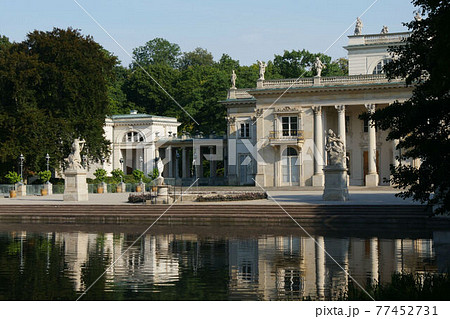 水辺のワジェンキ宮殿 77452731