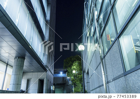 大阪市立中央図書館(大阪市西区) 77453389