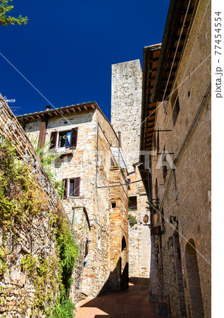 View of San Gimignano town in Tuscany, Italy View of San Gimignano town in Tuscany, Italy 77454554