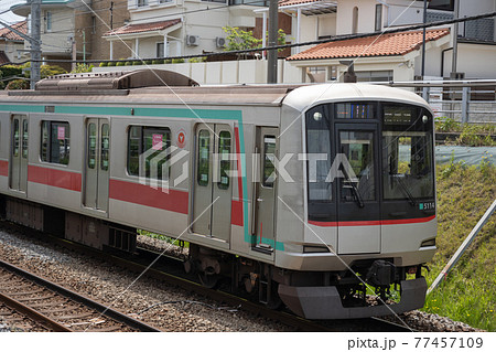 東急田園都市線つくし野駅周辺の東急車両走行風景の写真素材 [77457109