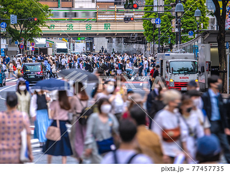日本の東京都市景観　3度目の宣言下。渋谷には、コロナ禍前と何ら変わらない人出＝5月8日 77457735