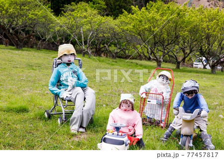 埼玉県秩父市　中山道の宿場　贄川宿　かかしの里　 77457817