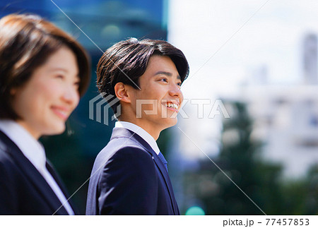 ビジネス　屋外 77457853