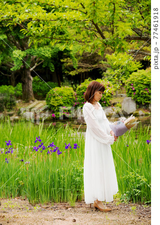 人気 花束 女性 服