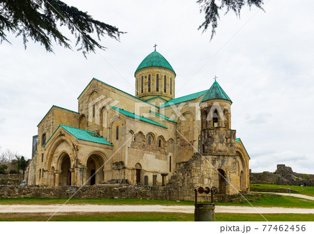 View of the ancient Bagrati Temple in the city of Kutaisi View of the ancient Bagrati Temple in the city of Kutaisi 77462456