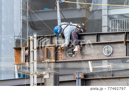 建設現場　鉄骨工事　高所作業 77462797