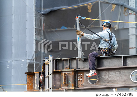 建設現場　鉄骨工事　高所作業 77462799