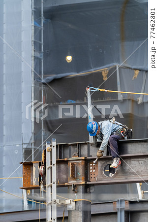 建設現場　鉄骨工事　高所作業 77462801