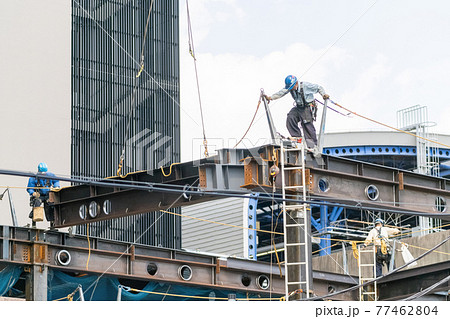 建設現場 鉄骨工事 高所作業 建設現場 鉄骨工事 高所作業 77462804