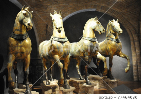 イタリア、ベニス、サンマルコ寺院、青銅馬像（オリジナル）の写真素材