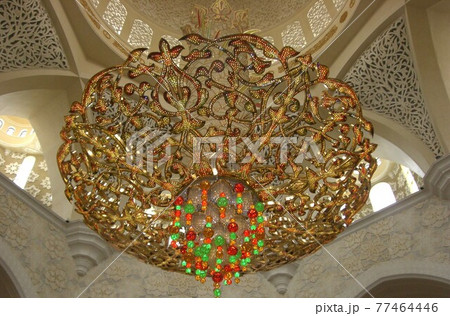 アラブ首長国連邦(UAE)豪華絢爛アブダビのシェイク・ザイード・グランド・モスクの内部シャンデリア アラブ首長国連邦(UAE)豪華絢爛アブダビのシェイク・ザイード・グランド・モスクの内部シャンデリア 77464446