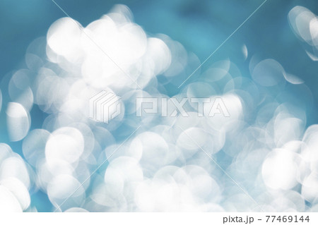 Abstract diffractions with bokeh effect, in a swimming pool, Spain. 77469144