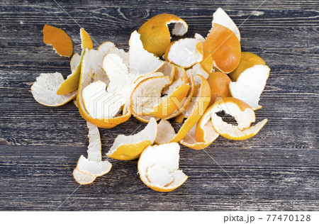 citrus peel on an old wooden table 77470128