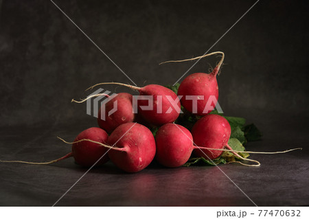 a bunch of fresh radishes on the table 77470632
