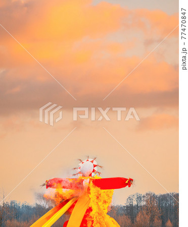 Russia. Burning Effigies Straw Maslenitsa In Fire On The Traditional National Holiday Dedicated To The Approach Of Spring - Slavic Celebration Shrovetide Russia. Burning Effigies Straw Maslenitsa In Fire On The Traditional National Holiday Dedicated To The Approach Of Spring - Slavic Celebration Shrovetide 77470847