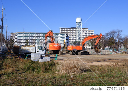 解体現場と重機 77471116