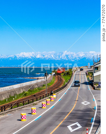 氷見線と立山連峰（縦）2 77472070