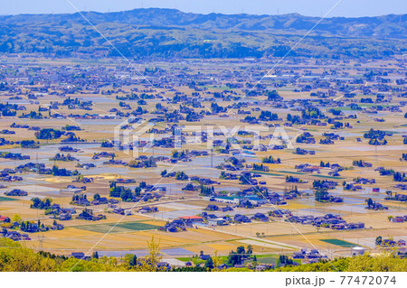 砺波平野の家並み 77472074