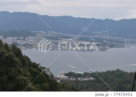 山の頂上から見た広島の景色 山の頂上から見た広島の景色 77473451